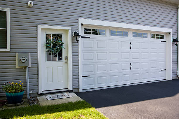 24/7 Emergency Garage Door Panel Replacement experts in Seabrook, TX